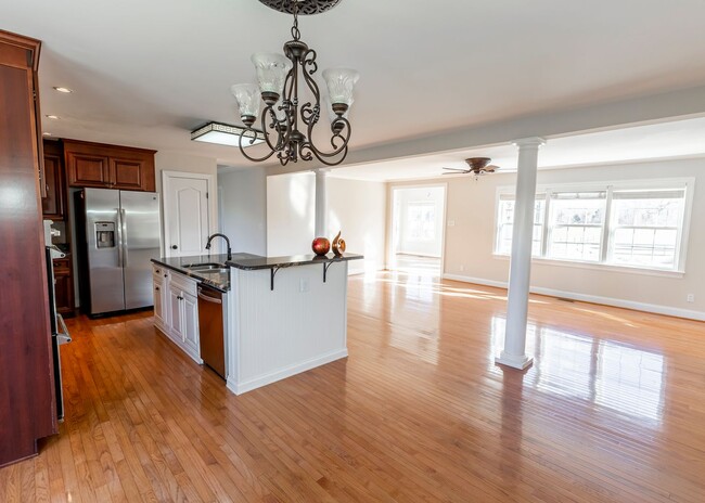 Building Photo - 5 bedroom home