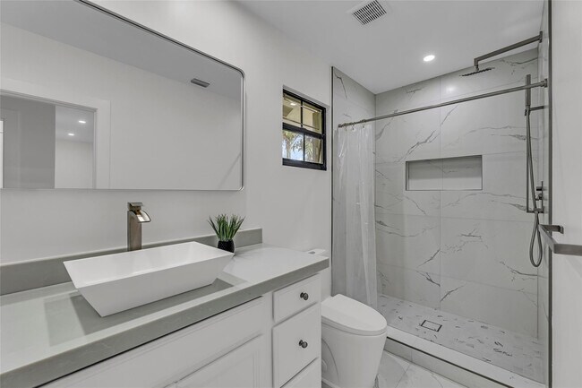 Building Photo - 616 3rd Key Dr