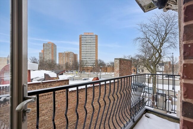 Building Photo - 4212 S King Dr