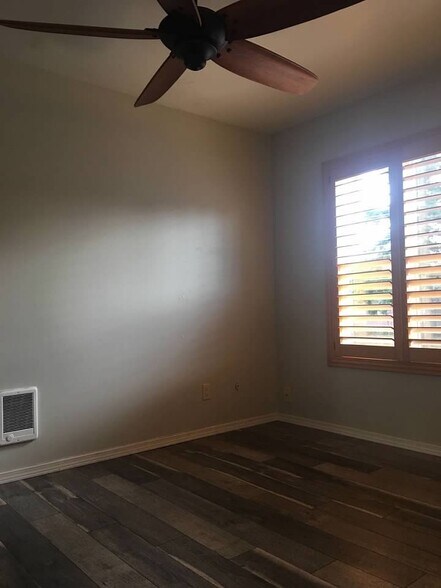 Second bedroom - 924 Shorewood Dr