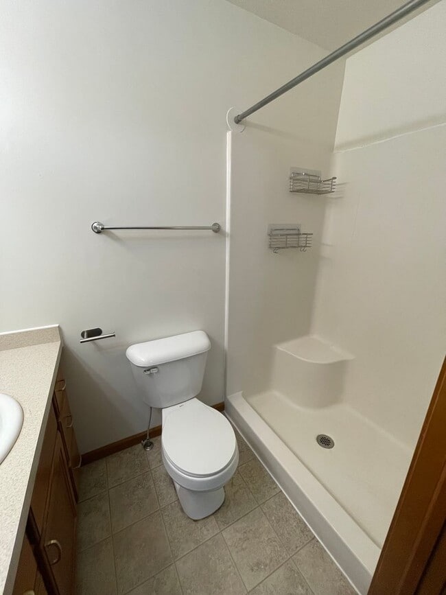 Building Photo - Beautiful 3 Bedroom-2 Bath on Goshen South...