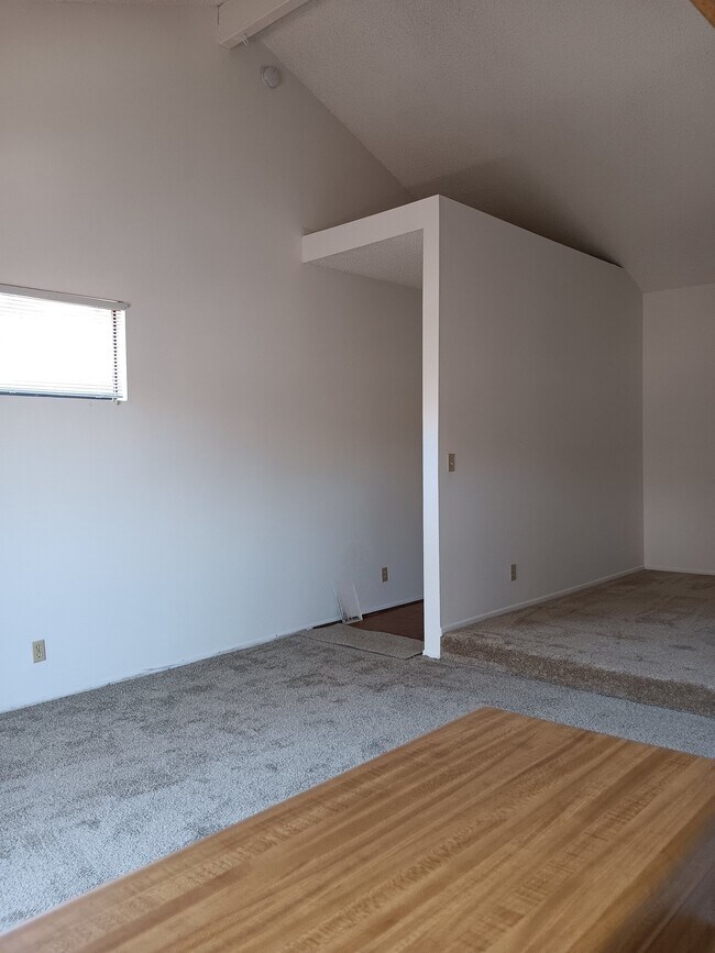 Building Photo - 10965 Fruitland Dr