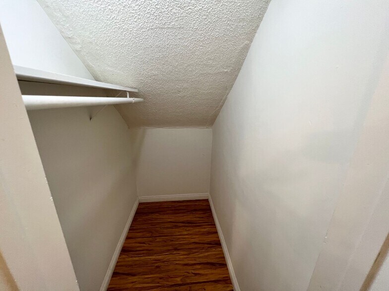 Building Photo - 3601 Keystone Av