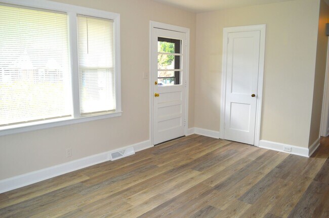Building Photo - 724 Maupin Ave