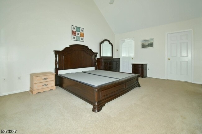 Building Photo - 65 Vones Ln