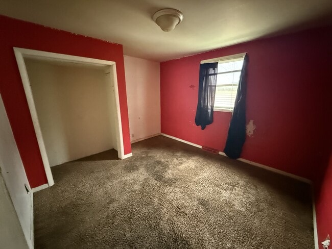 Building Photo - 913 Maple St