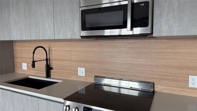 Building Photo - 4315 S Congress Ave