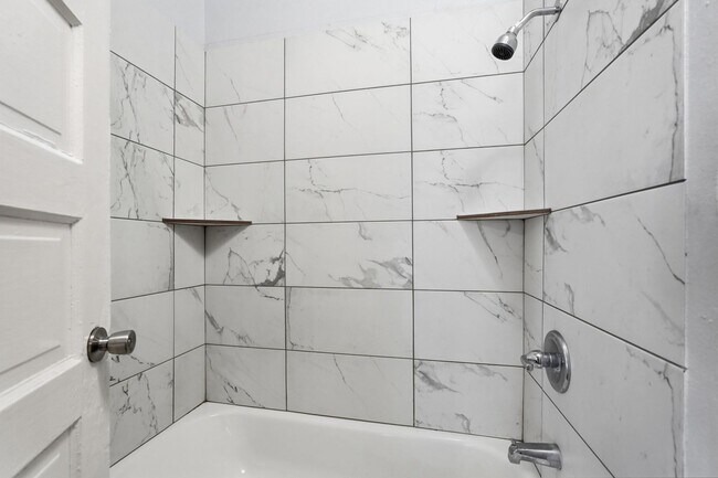 Building Photo - 516 Mill St