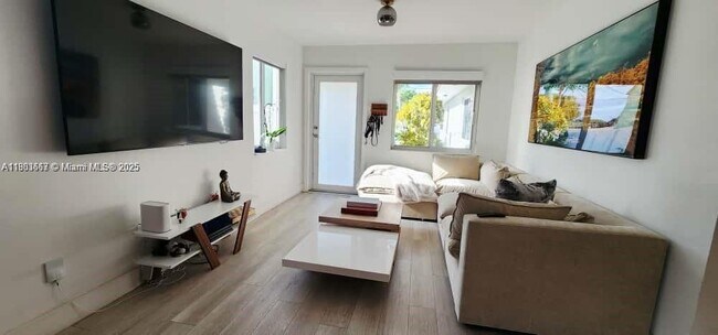 Building Photo - 1828 NW 4th St