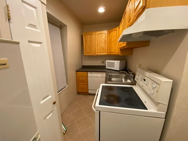 Primary Photo - 4038 Baring St