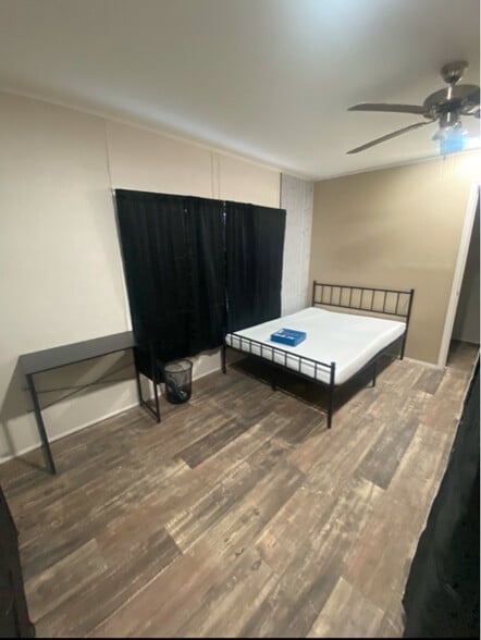 Building Photo - 325 Robin Ln