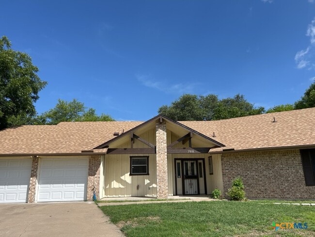 Primary Photo - 700 Cedar Oaks Ln