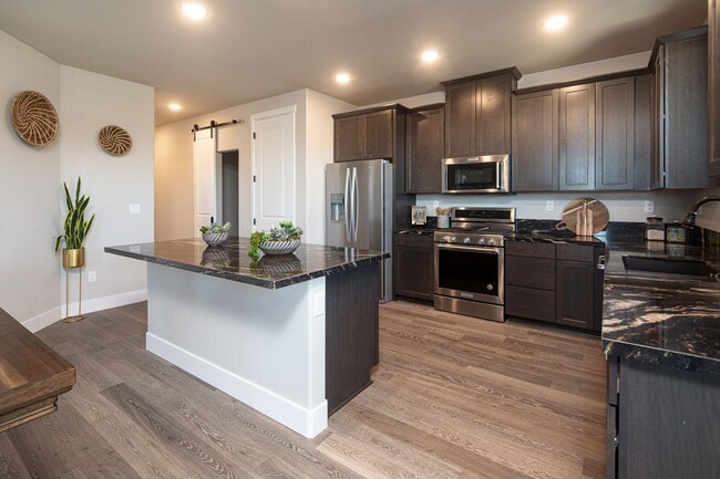 Building Photo - 3 Bedroom | 3 Baths | plus large loft | 20...