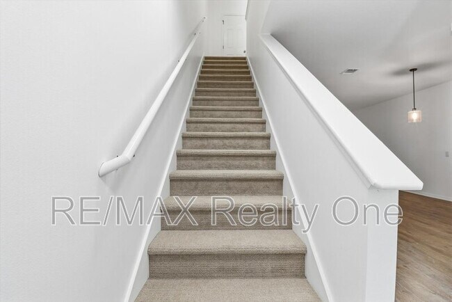 Building Photo - 1705 W Spring Meadow Loop