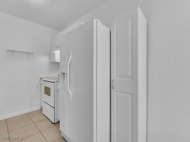Building Photo - 4617 Bayshore Dr