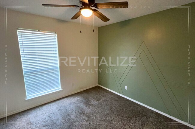 Building Photo - Stunning Semmes Home