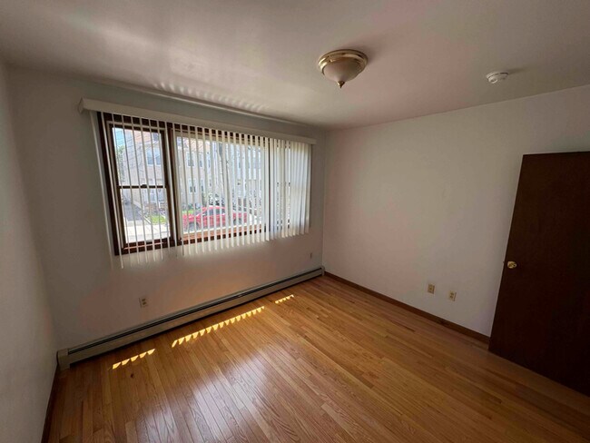 Building Photo - 171 Highland Ave