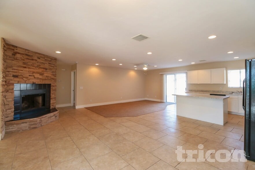 Building Photo - 3018 S Standage