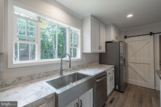 Building Photo - 307 Larkspur Rd