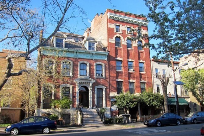 Building Photo - 174 Grand St