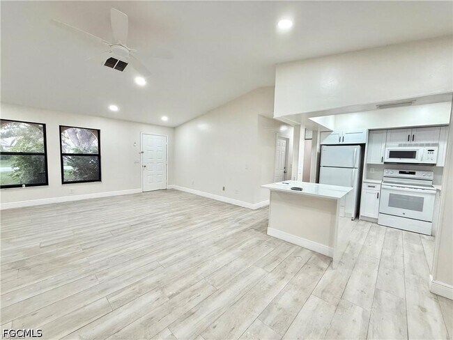 Building Photo - 1420 SE 19th St