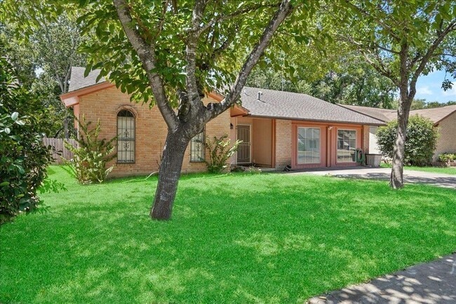Building Photo - 4611 Cedargrove Dr