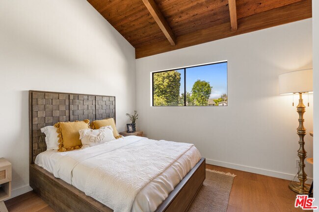 Building Photo - 8506 Oak Ct
