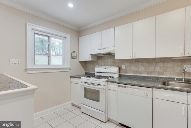 Building Photo - 12909 Grenoble Dr