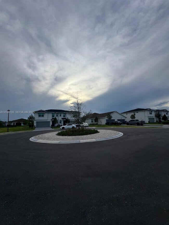 Building Photo - 1654 Hoot Owl Holw