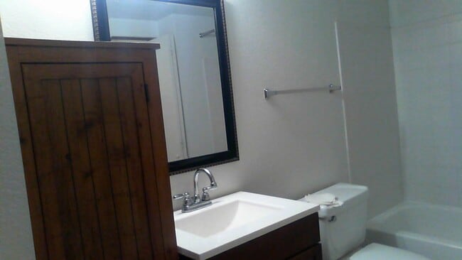 Building Photo - Non age restricted townhome available    Valley Verde Townhome Green Valley Arizona
