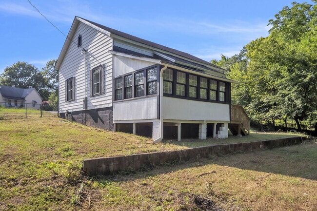 Building Photo - Updated 2-Bedroom Mill Home in Anderson, S...