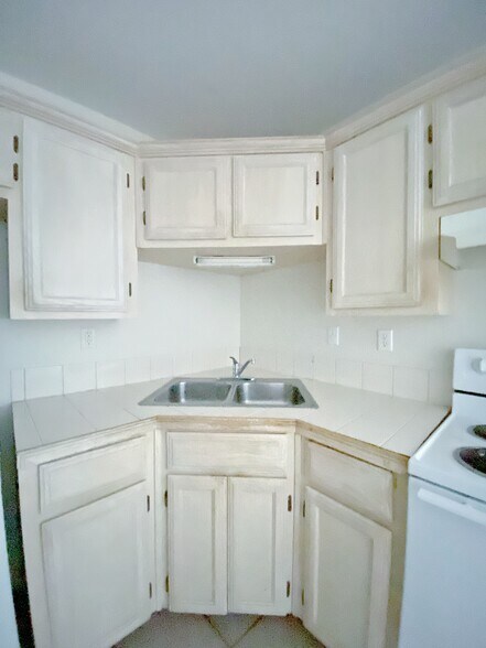 Building Photo - 737 Sonesta Dr