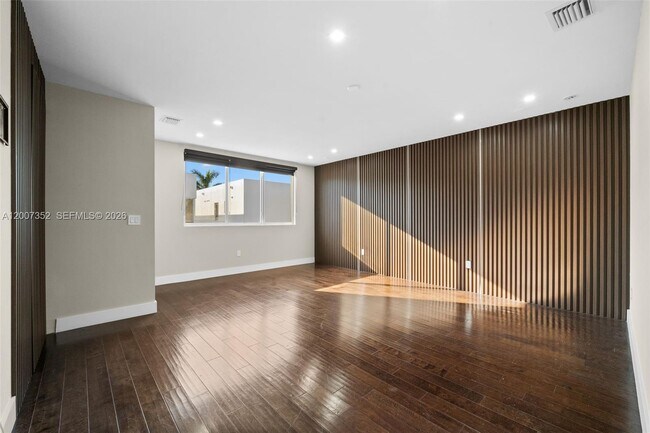 Building Photo - 7534 NW 98th Ave