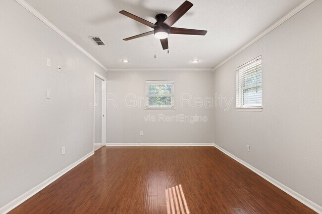 Building Photo - 8806 Fox Hollow Dr