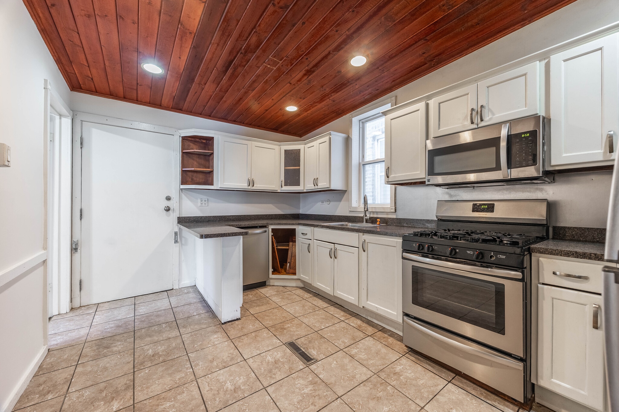 Building Photo - 2140 N Karlov Ave