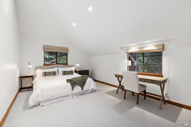 Building Photo - 224 Cascade Dr