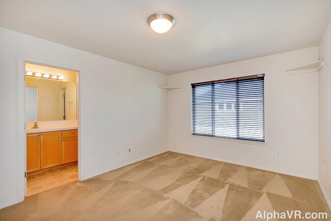 Building Photo - 17241 SW Pleasanton Ln