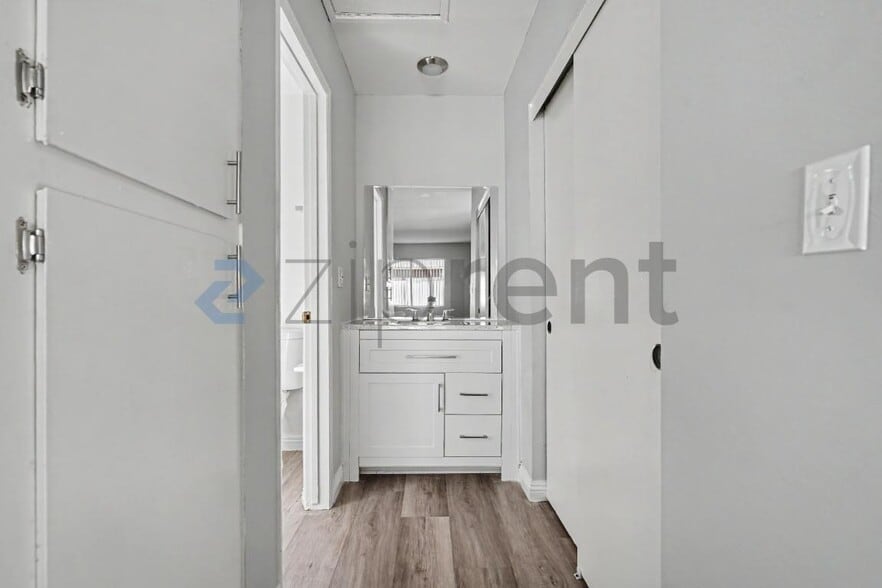 Building Photo - Unit 17
