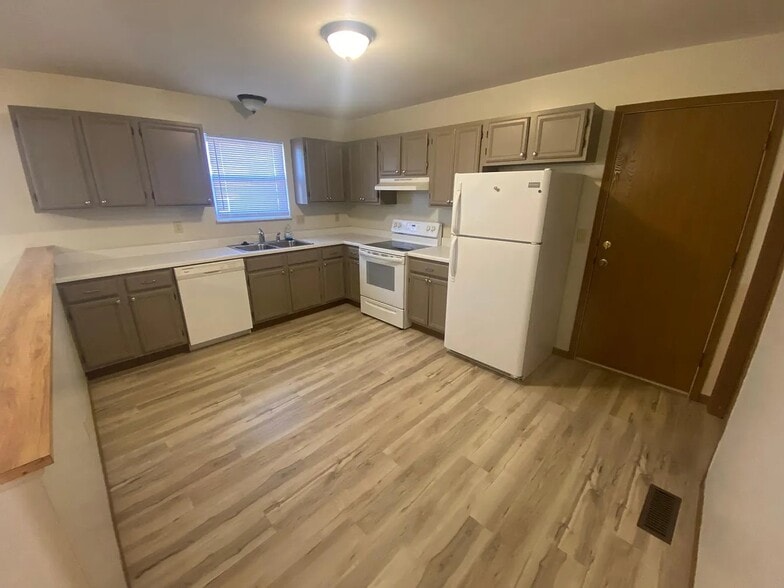 Building Photo - 608 Linda Ln