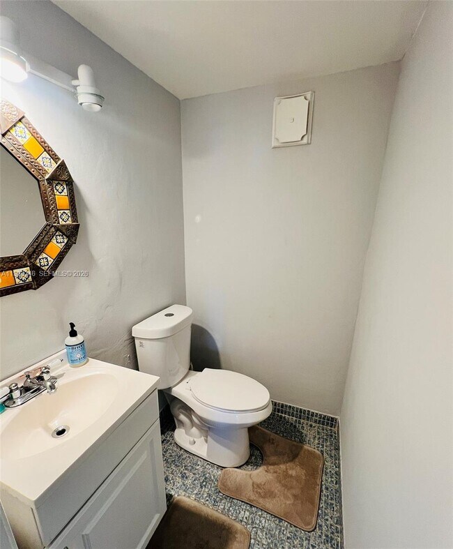 Building Photo - 600 NE 25th St