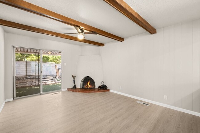 Building Photo - Northeast Heights Gem