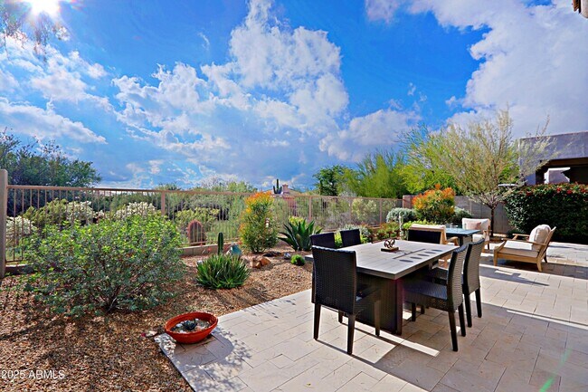 Building Photo - 6939 E Bramble Berry Ln