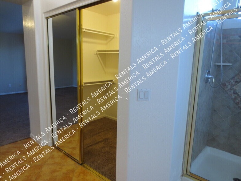 Building Photo - 2671 S Leonard Pl