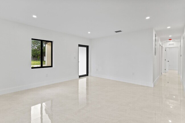 Building Photo - 15920 NW 17th Ave