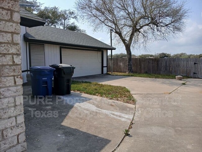 Building Photo - 4033 Sandy Hollow Creek Dr