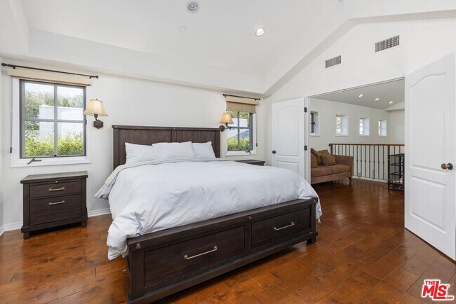 Building Photo - 1024 25th St