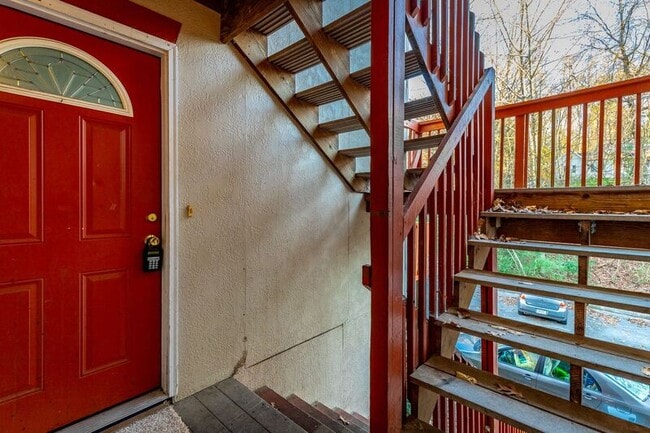 Building Photo - 82 Eastwood Ct