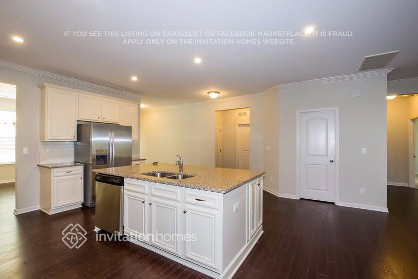 Building Photo - 11326 Cedarvale Farm Pkwy