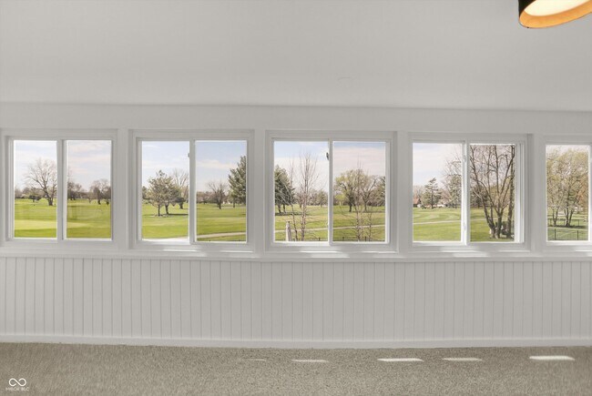 Building Photo - 3037 Golfview Dr