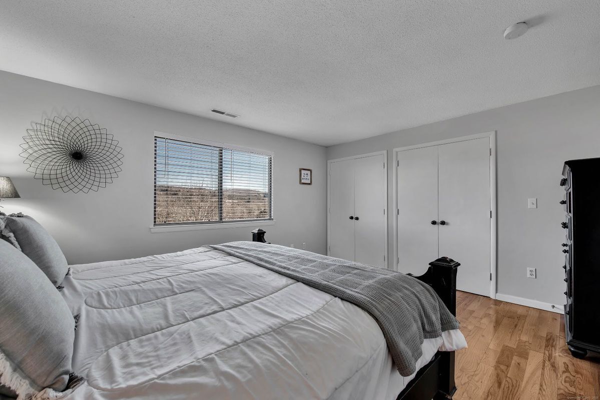 Building Photo - 157 Beacon Hill Common